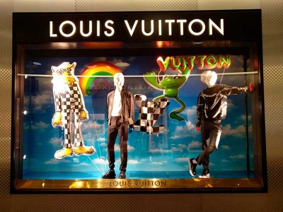 Ус­та­нов­ка инс­тал­ля­ций в вит­ри­ны ма­гази­на Lo­uis Vu­it­ton — февраль 2021 г.