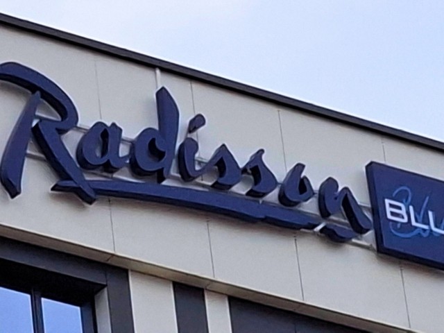 Объемные буквы с внутренней светодиодной подсветкой Radisson Almaty Airport