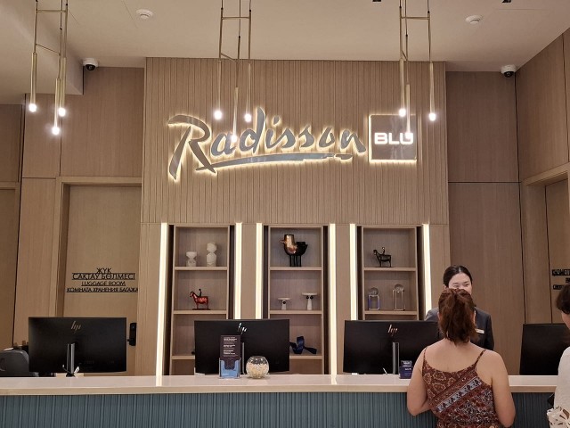 Ме­тал­ли­чес­кие бук­вы для Radisson Almaty Airport