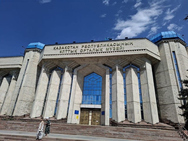 Ме­тал­ли­чес­кие бук­вы для Национальный центральный музей РК